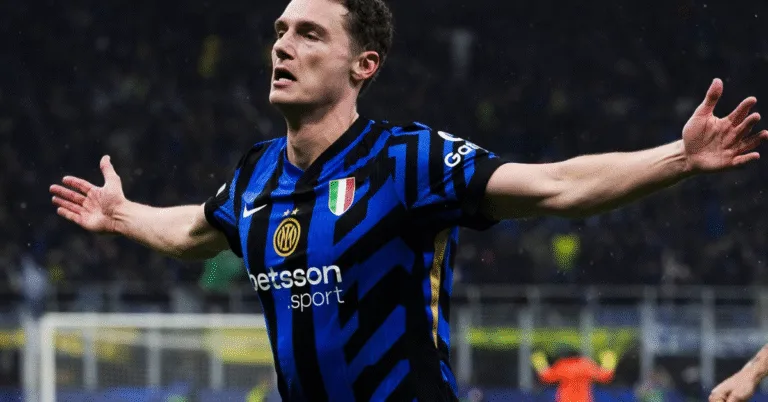 « Benjamin Pavard 🇫🇷 ? Il arrive lundi ! » 😂 Olivier Létang ironise sur le transfert 1 “Olivier Létang ironise sur le retour de Benjamin Pavard au LOSC”