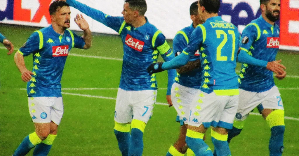 Napoli démarre par un succès 2-0 contre Sassuolo en Serie A 11 Kevin De Bruyne buteur lors de la victoire de Napoli contre Sassuolo en Serie A.